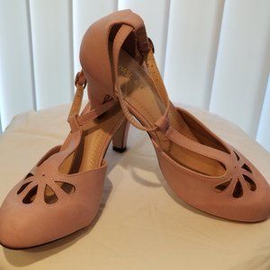 NWT CHASE + CHLOE T STRAP HEEL